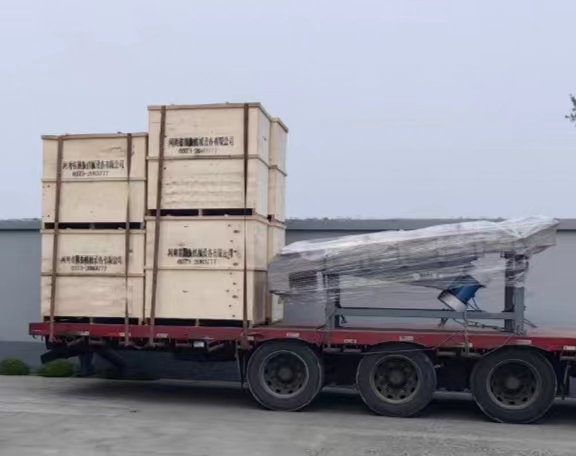 超聲波振動(dòng)篩和直線篩已裝車(chē)，準(zhǔn)備發(fā)貨