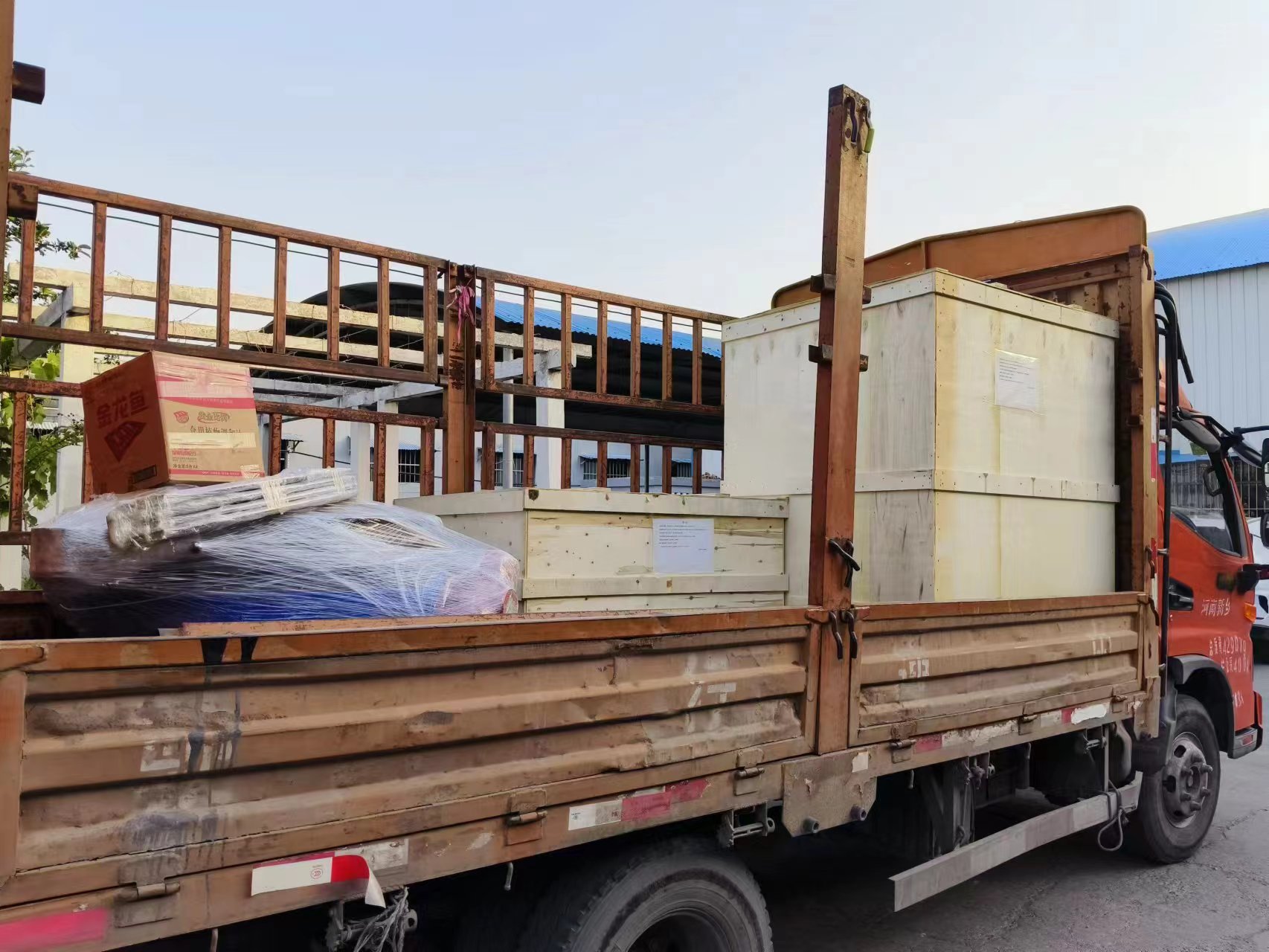 浙江超聲波振動(dòng)篩和直排篩裝車(chē)完成，準(zhǔn)備發(fā)出